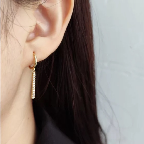 🌟Insta gold plated sterling silver bar earrings - Picture 5 of 6